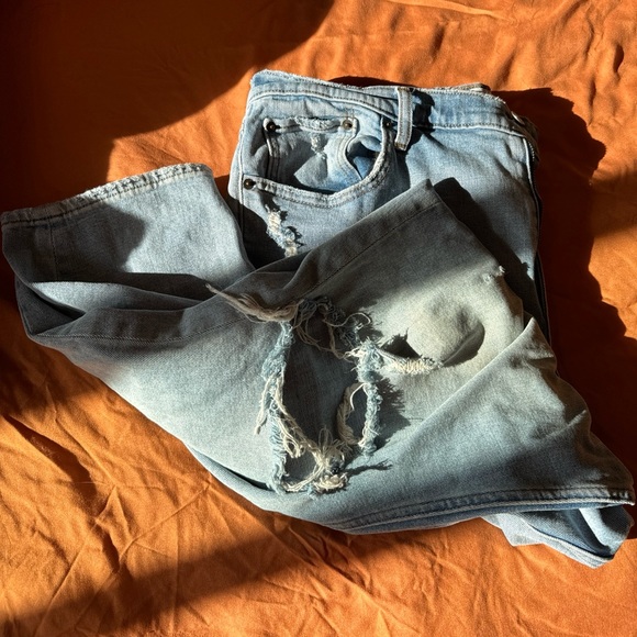 Abercrombie & Fitch Jeans Womens 33 The Mom High Rise Light Wash DistressedDenim - Picture 1 of 9